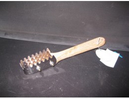  рыбочистка дер.ручка Ин 9591