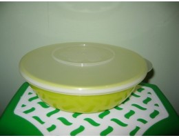  салатниця з кришкою 1,35л.